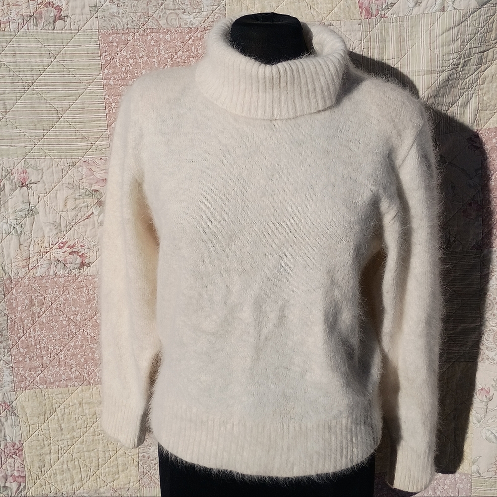 Venesha Vintage 80% Angora Rabbit Hair Fur Fuzzy Turtleneck Sweater Large ๐๐โจ - Picture 14 of 16